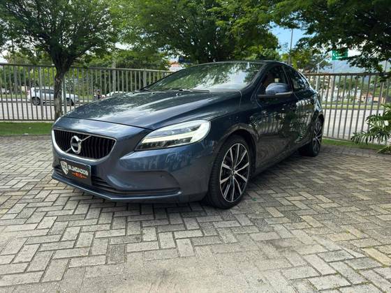 VOLVO V40 2.0 T4 MOMENTUM GASOLINA 4P AUTOMÁTICO
